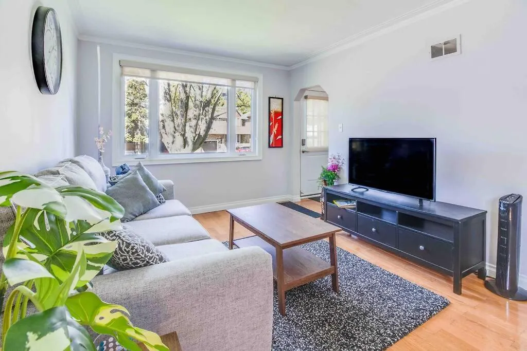 Beautiful House Near Bluffers Beach, 25 Minutes To Toronto Downtown, Free Parking, And Wifi 0*,  Canada