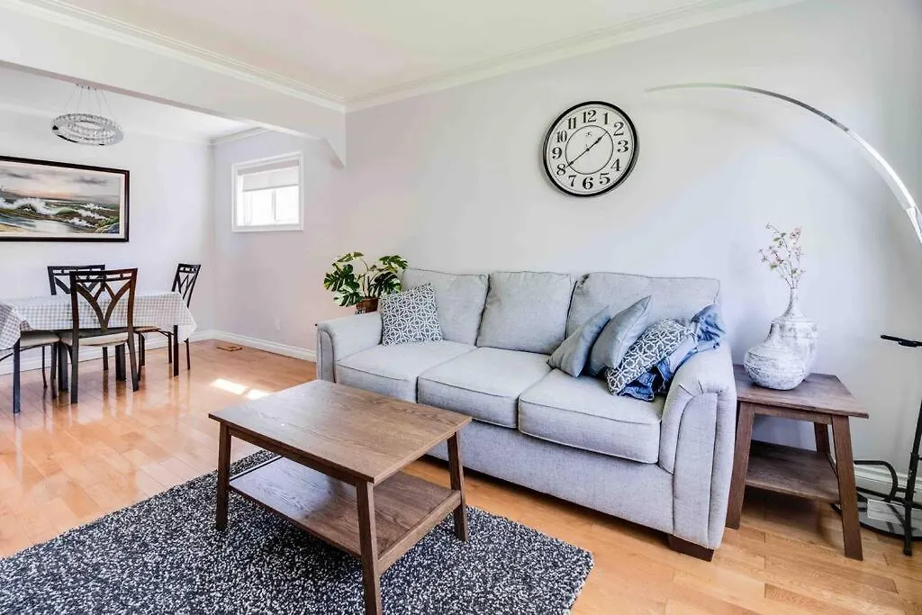 Beautiful House Near Bluffers Beach, 25 Minutes To Toronto Downtown, Free Parking, And Wifi contacts
