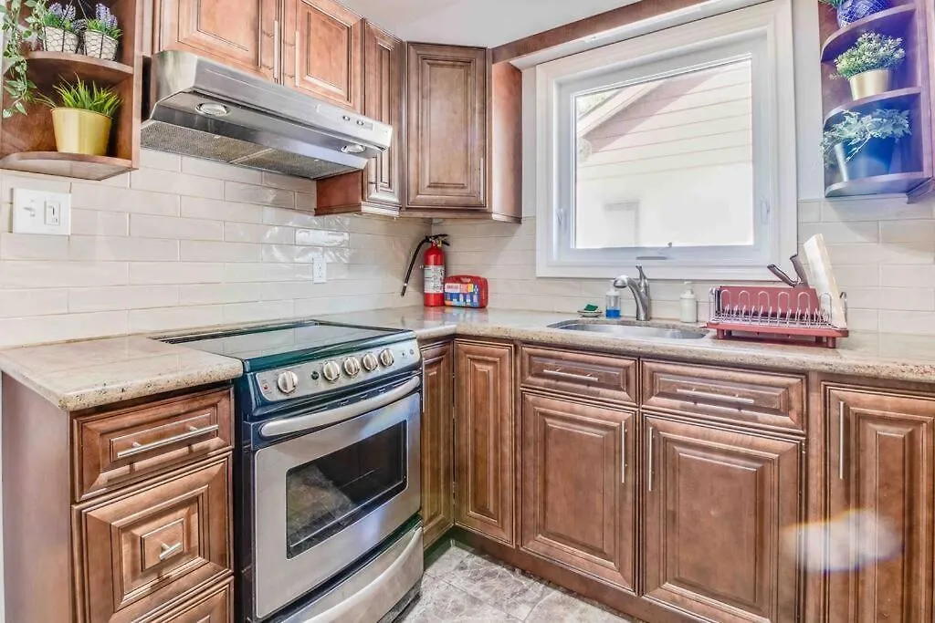Apartment Beautiful House Near Bluffers Beach, 25 Minutes To Toronto Downtown, Free Parking, And Wifi Canada